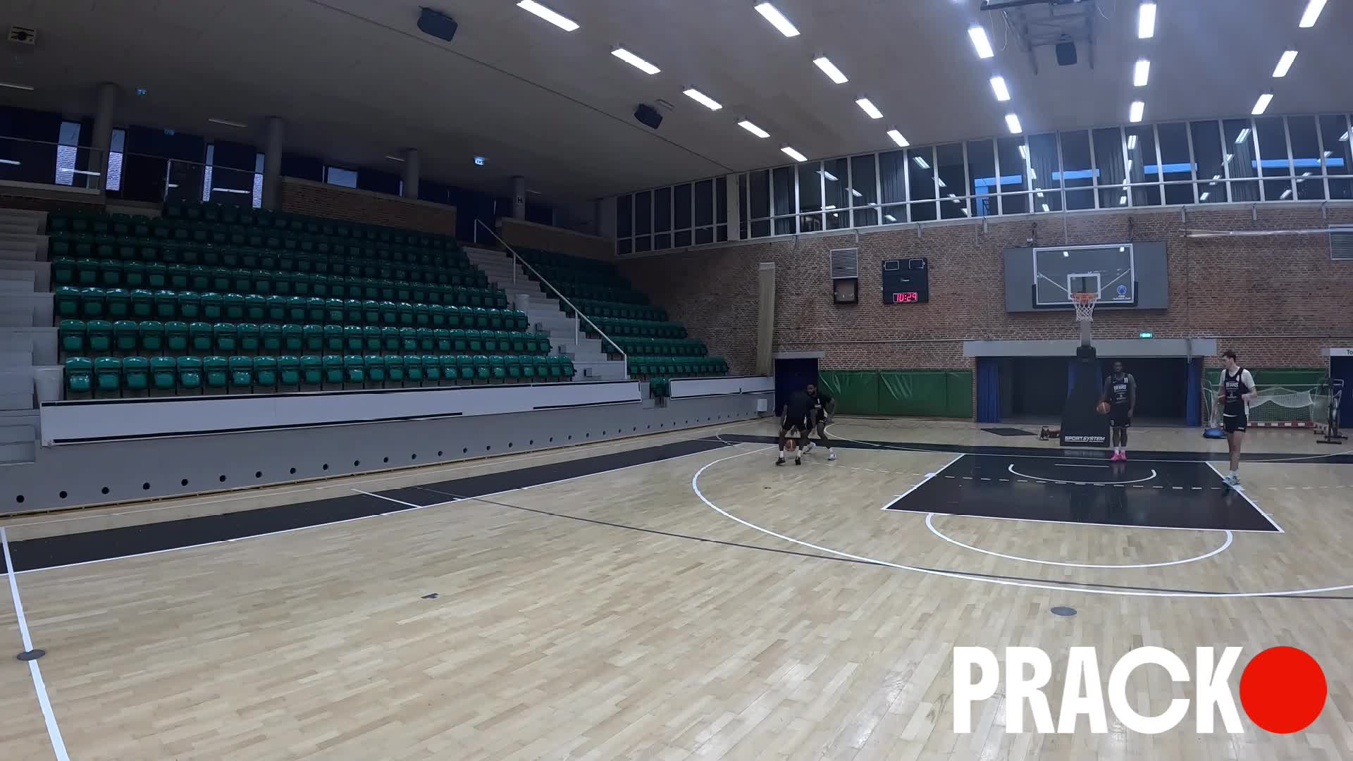 Ball Handling: reaction pick ups to combos thumbnail