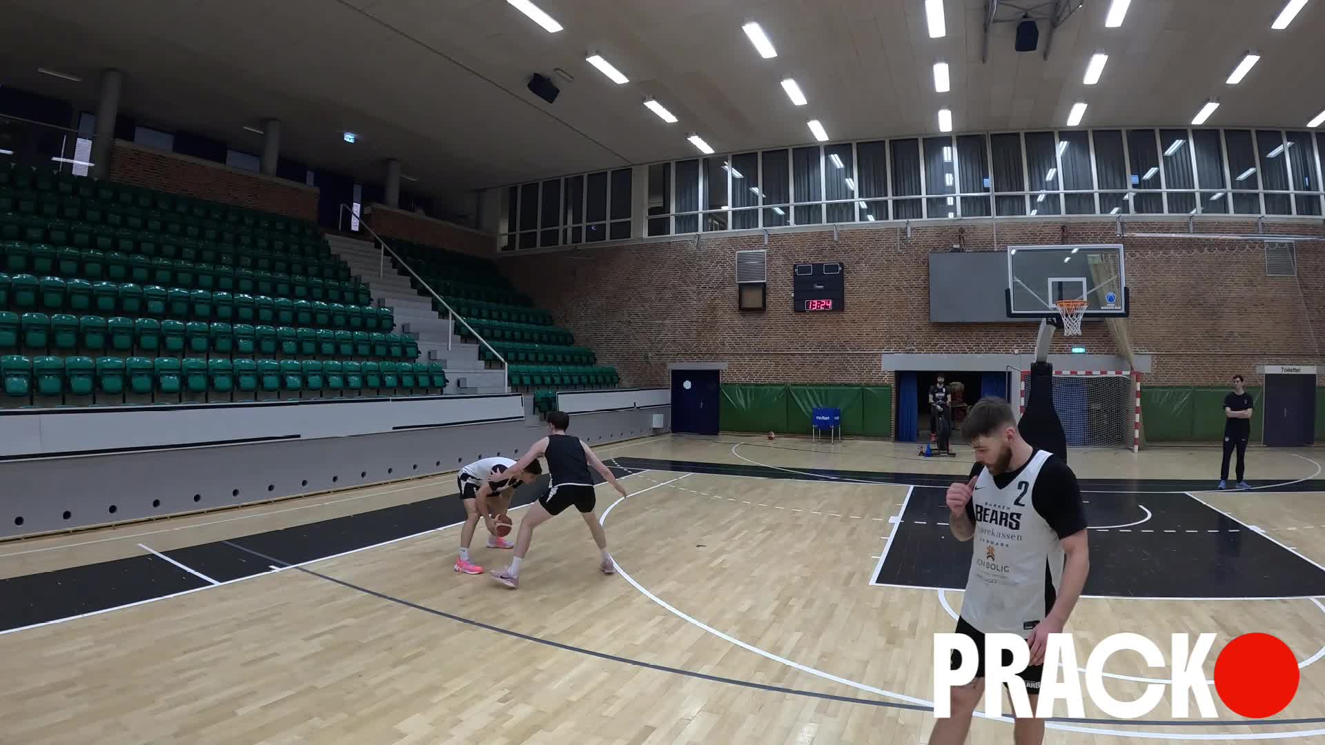 Closeout Defense: no middle wing closeouts thumbnail